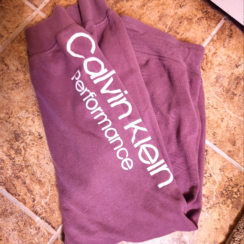 Ws Calvin Klein sweatpants cropped cuff. Size M